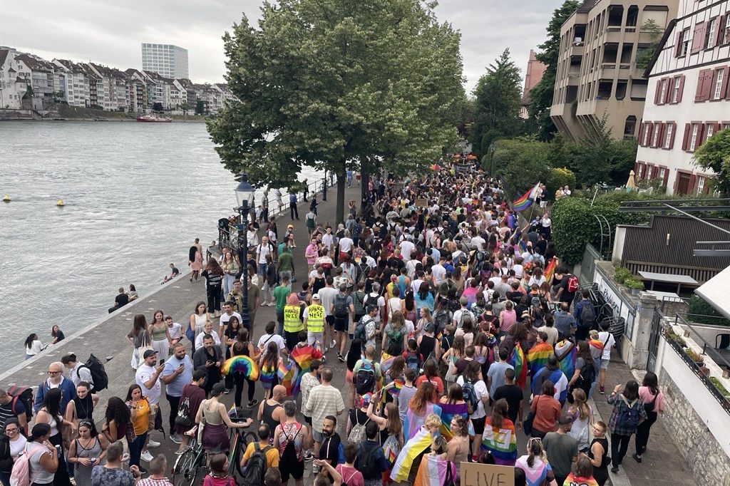 Hunderte feiern in Basel die Queerness und Diversität