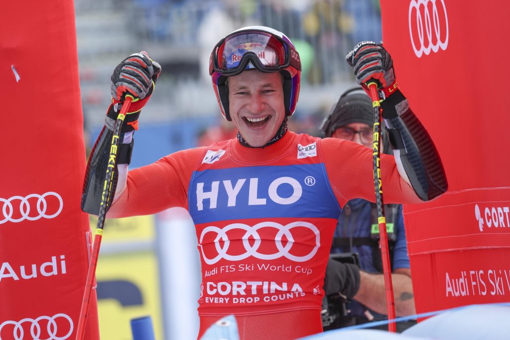 Odermatt feiert Sieg bei Comeback in Cortina