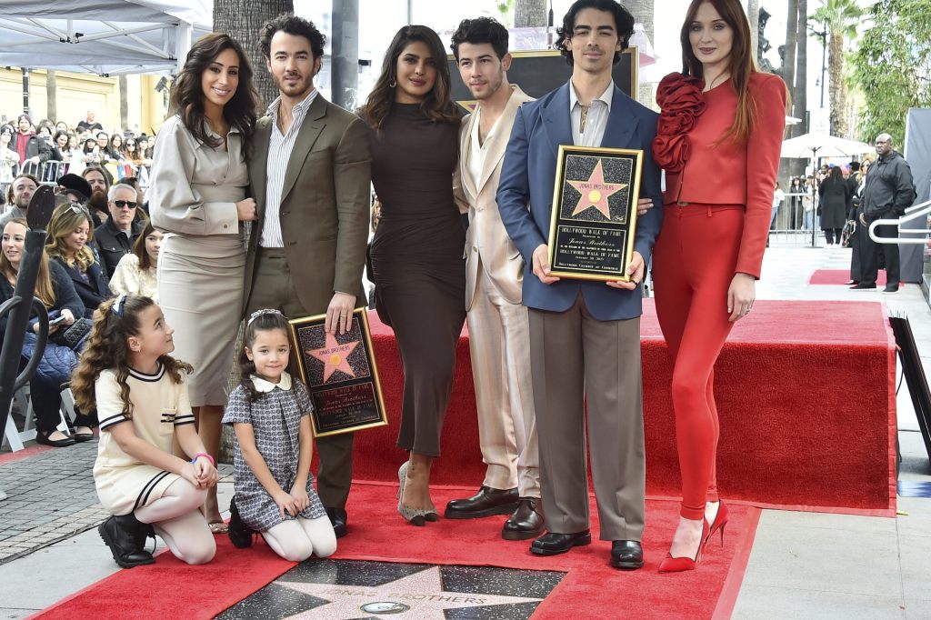 Die Jonas Brothers feiern «Walk of Fame»-Stern mit Familie und Fans