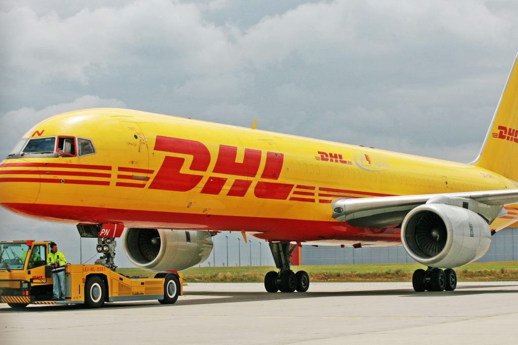 DHL fliegt Basler Hilfsgüter in die Türkei