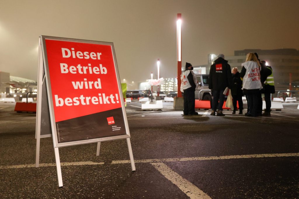 Ganztägiger Verdi-Warnstreik an Flughäfen in Deutschland gestartet