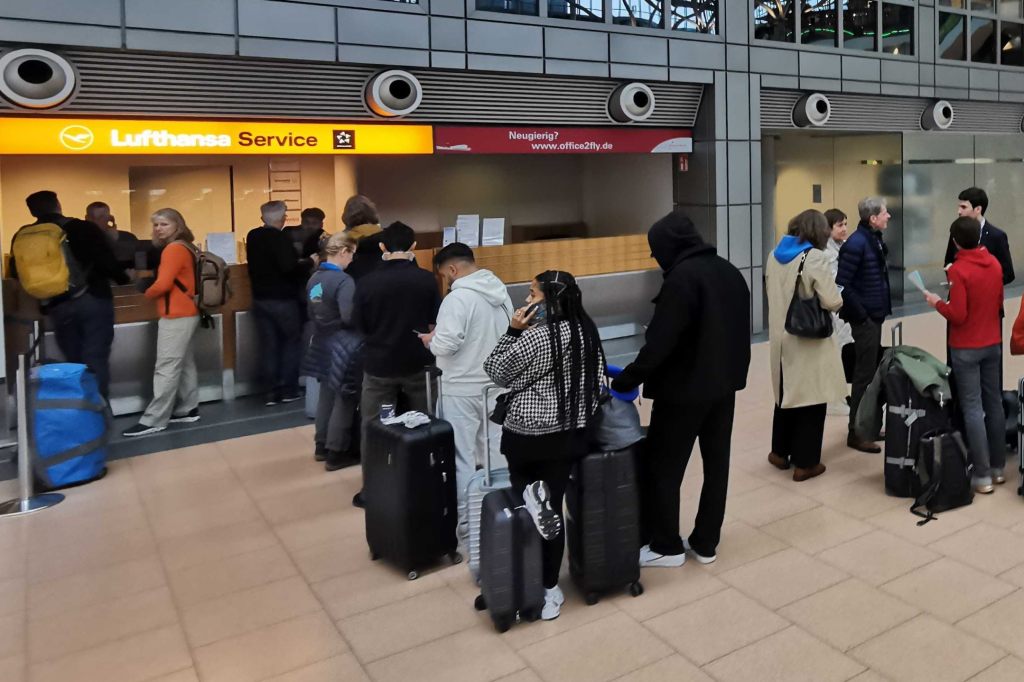 Bahn-Baupanne löst Lufthansa-Chaos aus
