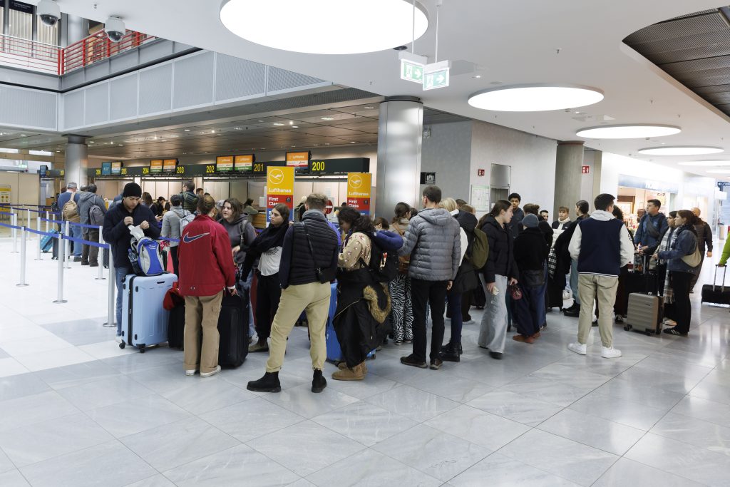 Bahn-Baupanne löst Lufthansa-Chaos aus