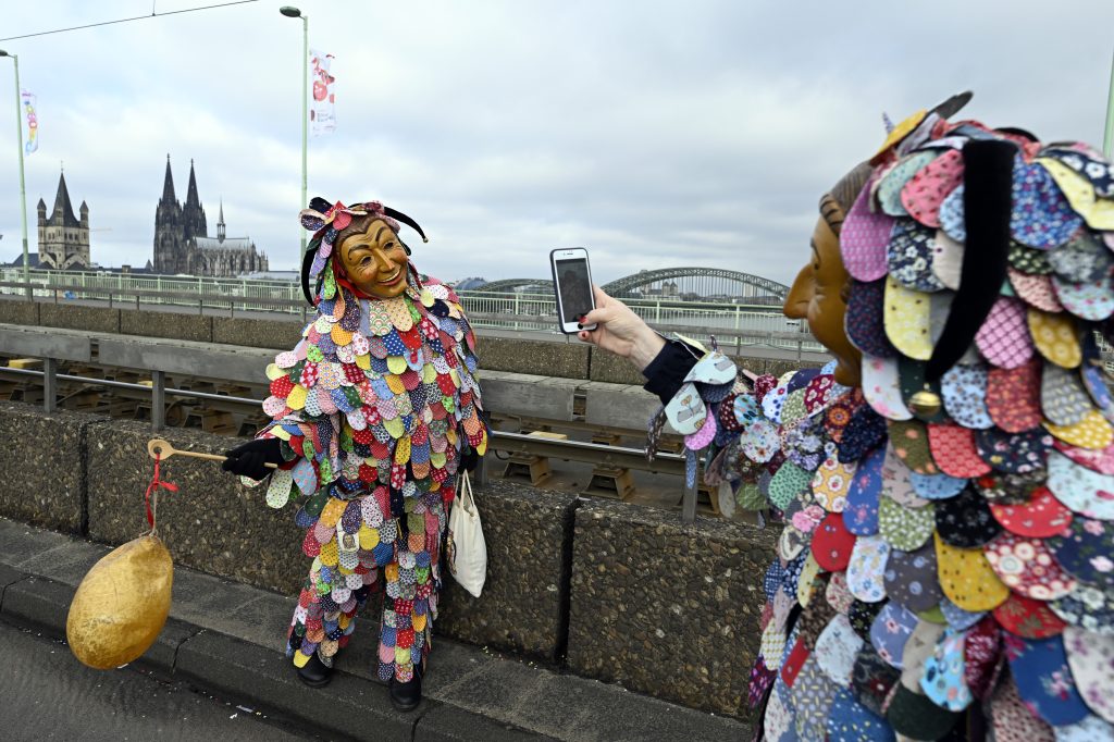 Politisch, bunt und laut: So wurde in Köln Karneval gefeiert