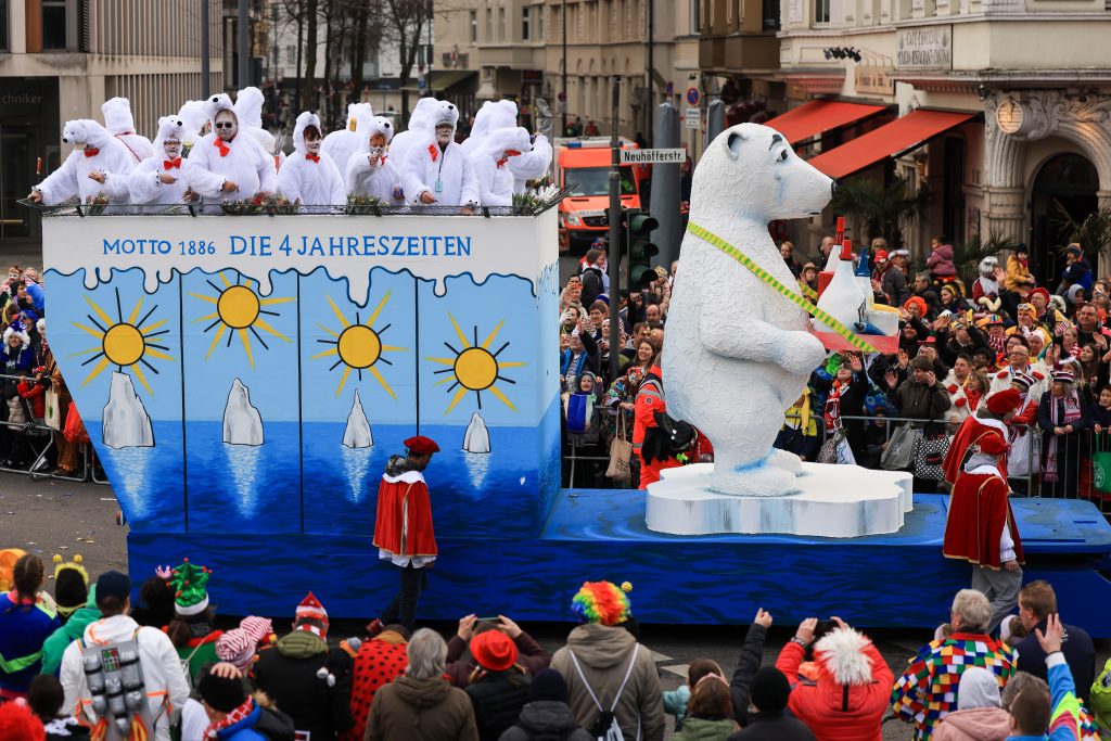 Politisch, bunt und laut: So wurde in Köln Karneval gefeiert
