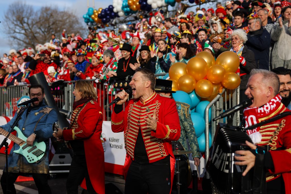 Politisch, bunt und laut: So wurde in Köln Karneval gefeiert