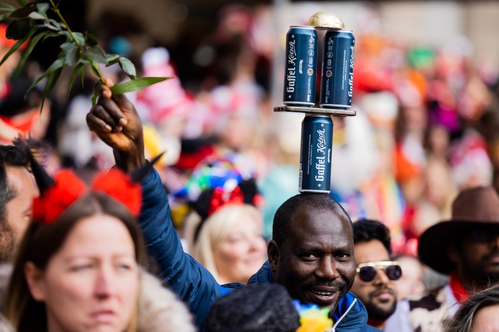 Politisch, bunt und laut: So wurde in Köln Karneval gefeiert