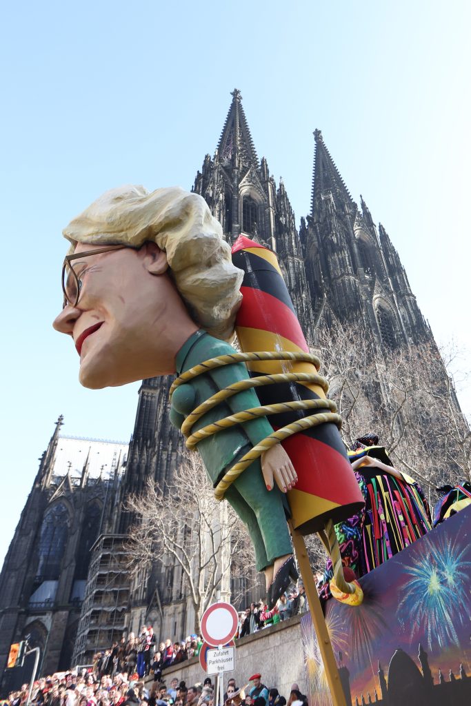 Politisch, bunt und laut: So wurde in Köln Karneval gefeiert