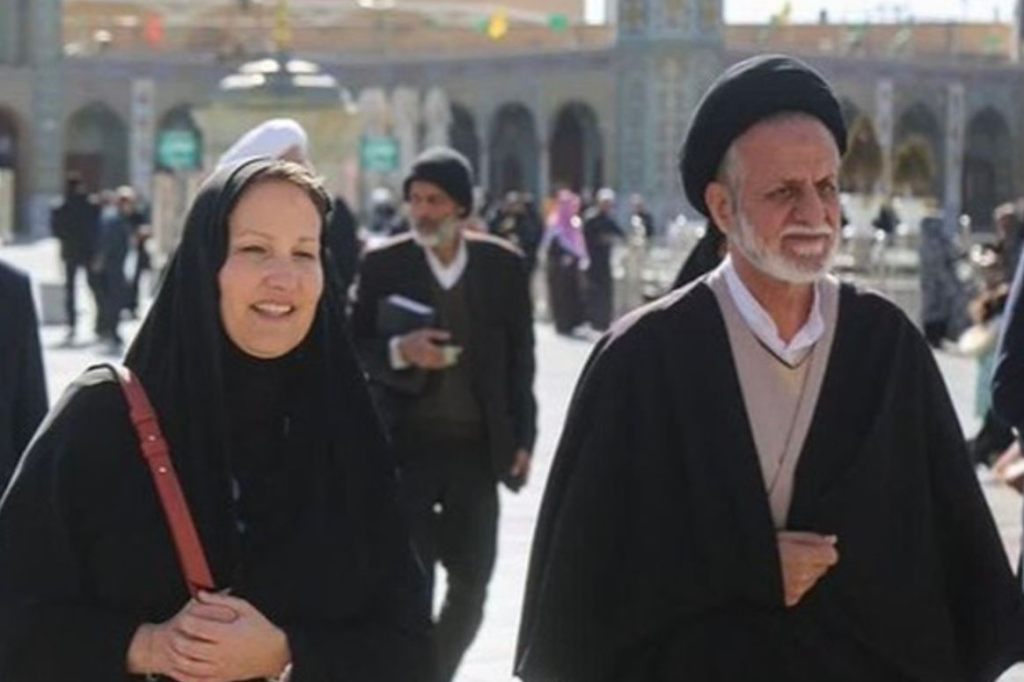 «Ekelhaft!»: Schweizer Botschafterin trägt Kopftuch im Iran und löst Aufschrei aus