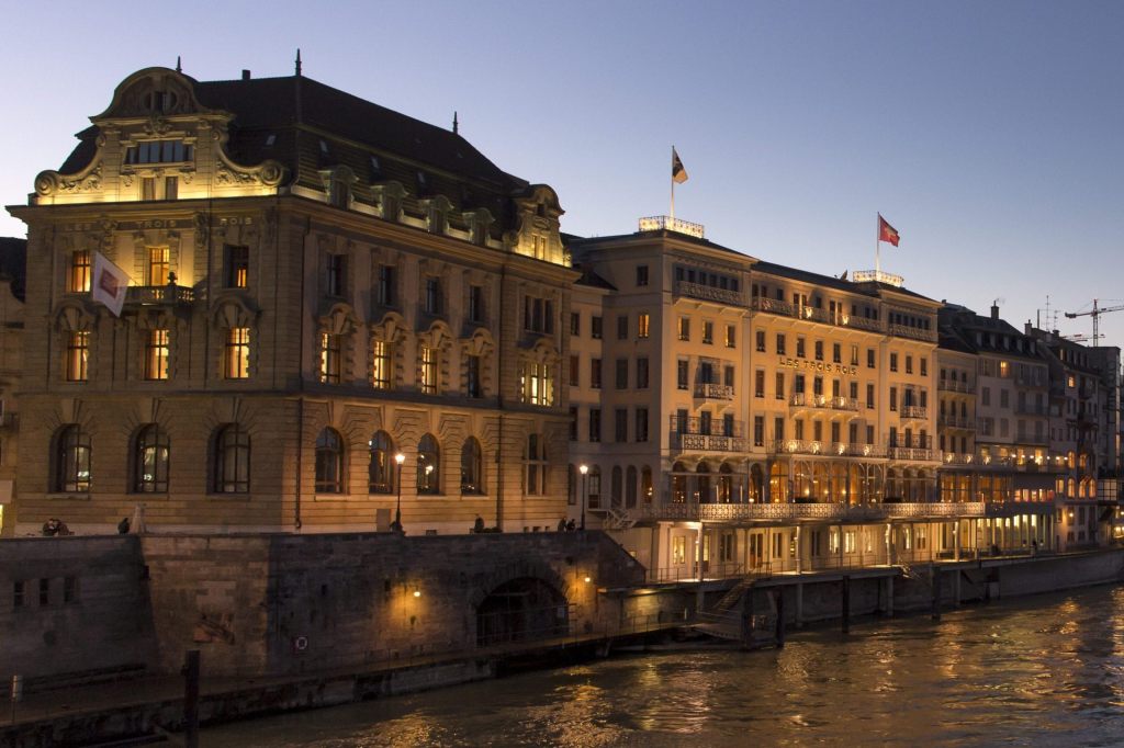 Hotel Les Trois Rois plant Umbau mit Herzog & de Meuron