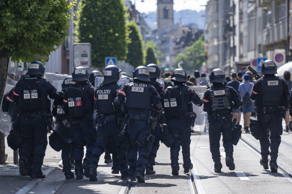 Demo-Initiativen und Polizei-Einsätze: Jetzt muss ein runder Tisch her!