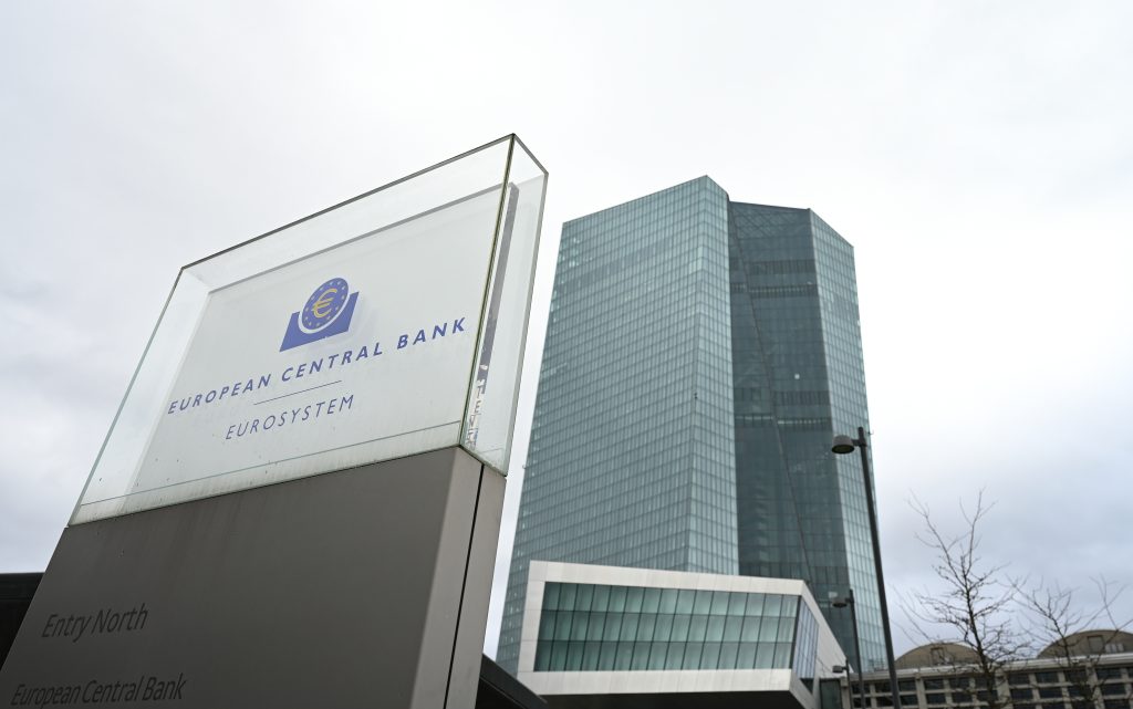 EZB erhöht Zinsen im Euroraum trotz Bank-Turbulenzen deutlich