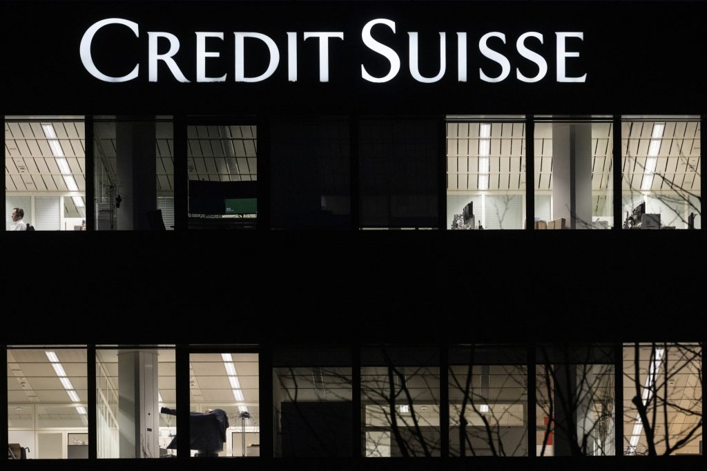 Nach Verschiebung vom Geschäftsbericht: Aktien der Credit Suisse fallen
