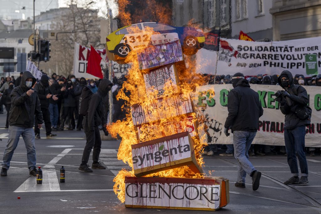 SVP will mit Doppelinitiative gegen «Chaoten» und «Demo-Flut» vorgehen