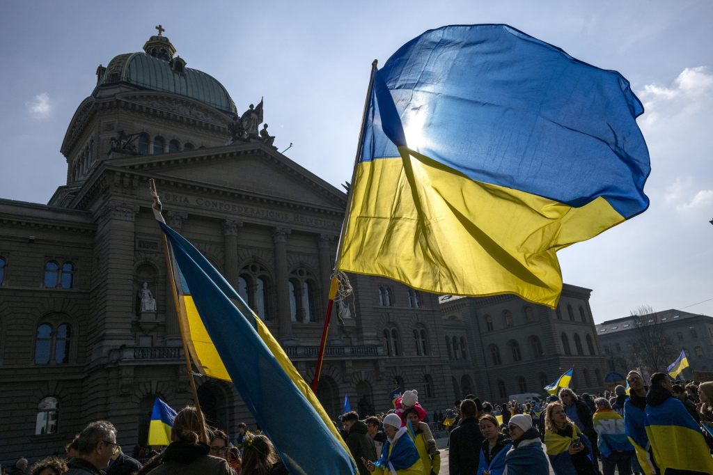 Tausende fordern an Umzug Frieden für die Ukraine