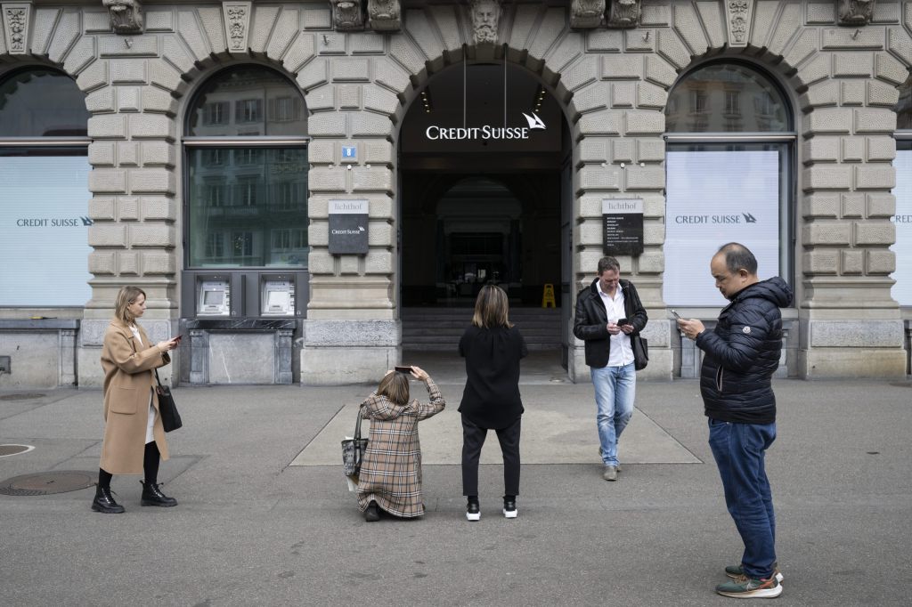 Mehrheit der Bevölkerung sieht CS-Übernahme skeptisch