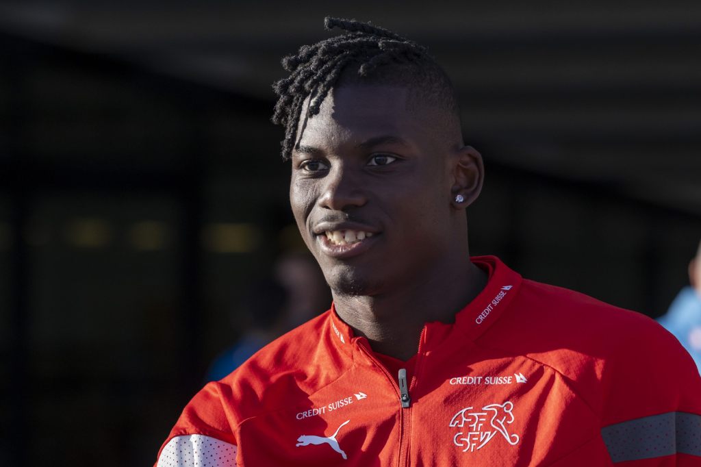 Das Knie: Breel Embolo reist verletzt ab