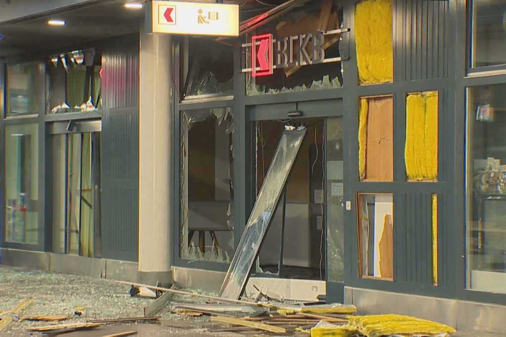 Zwei Bankomaten in Münchenstein gesprengt