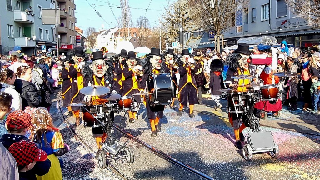 «30 Joor-mir jubiliere!» Binningen feiert Jubiläum