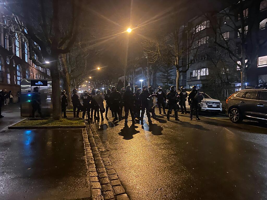 Internationaler Frauentag: Kantonspolizei Basel-Stadt löst Kundgebung von 250 Personen auf
