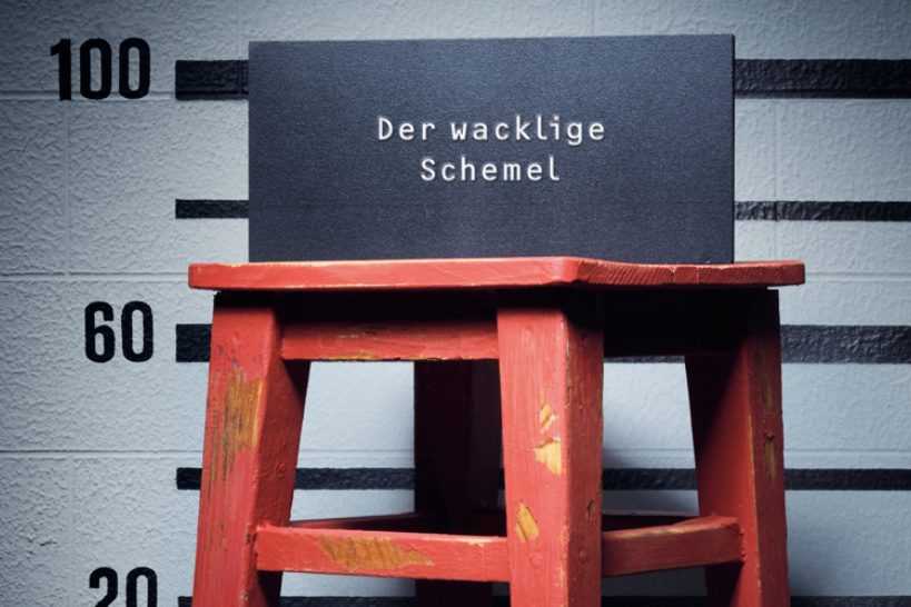 Achtung vor wackligen Schemeln: BFU lanciert Kampagne gegen Unfälle zuhause