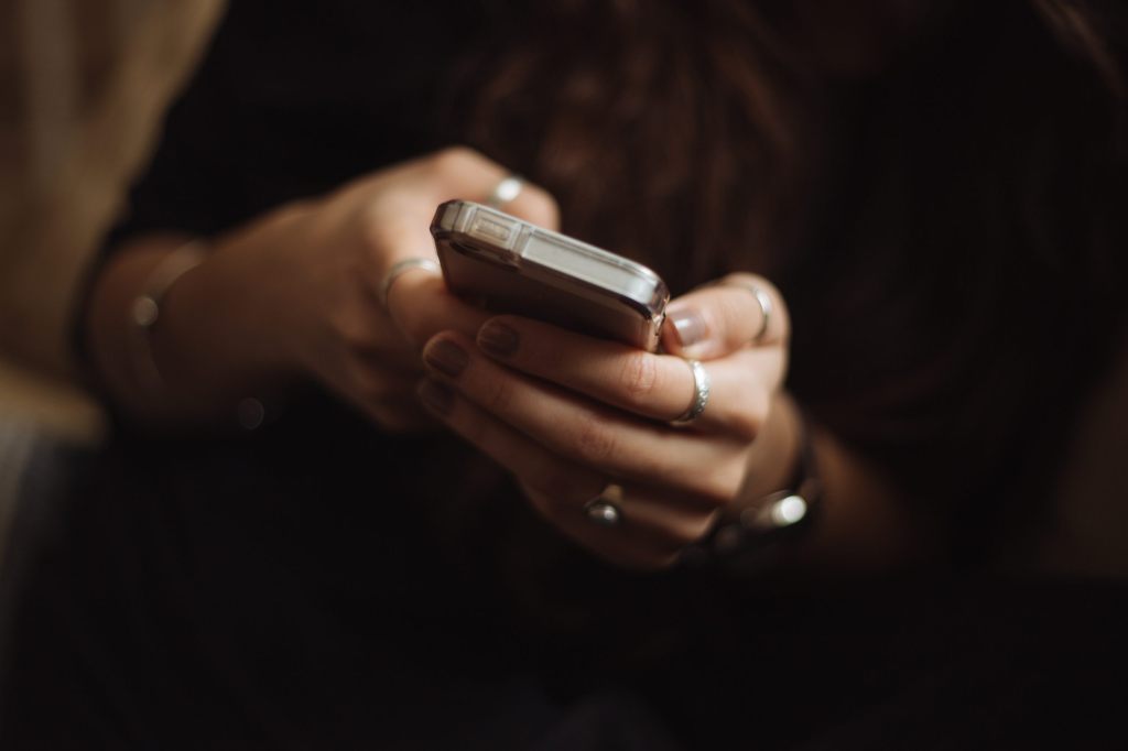 Schweizer kaufen alle drei Jahre ein nagelneues Handy