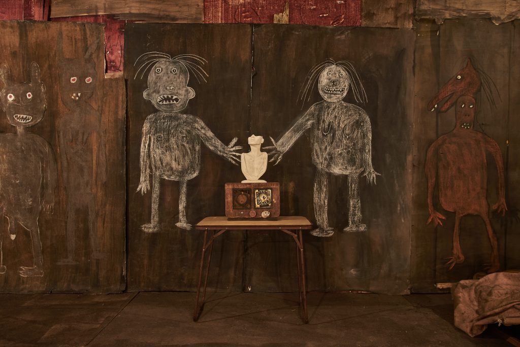 Roger Ballens Hütte des Grauens im Museum Tinguely Basel