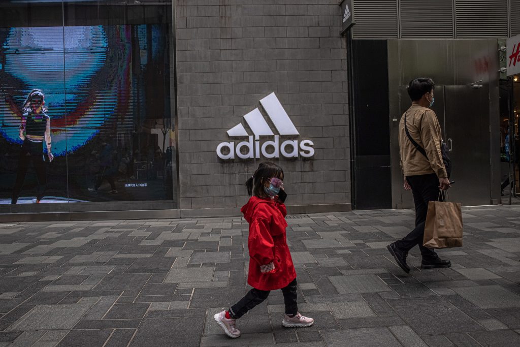 Adidas will Chinesen mit neuer Strategie zurückgewinnen