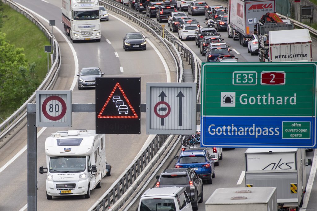 Ein Todesopfer und drei Verletzte bei schwerem Unfall vor dem Gotthard