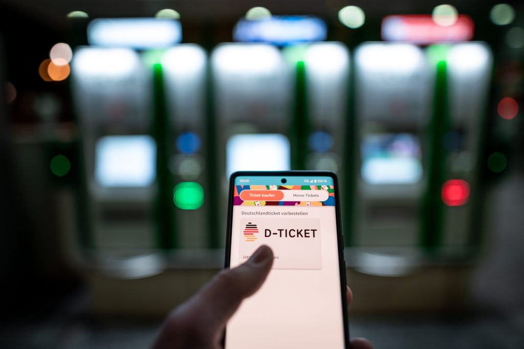 Deutschland verkauft ab heute das 49-Euro-Ticket