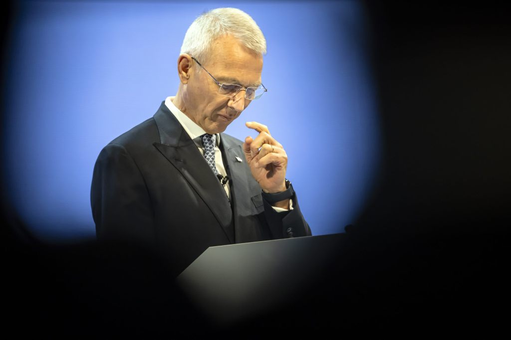 CS-GV: Aktionäre machen ihrem Ärger mit Nüssen und Fünflibern Luft
