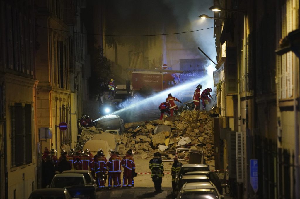 Einstürzendes Gebäude in Marseille verschüttet acht Menschen