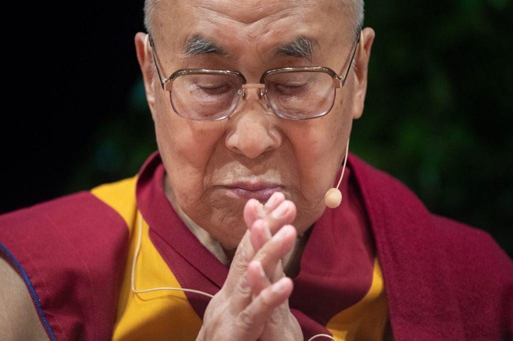 Nach Zungenlutsch-Aufforderung: Dalai Lama entschuldigt sich