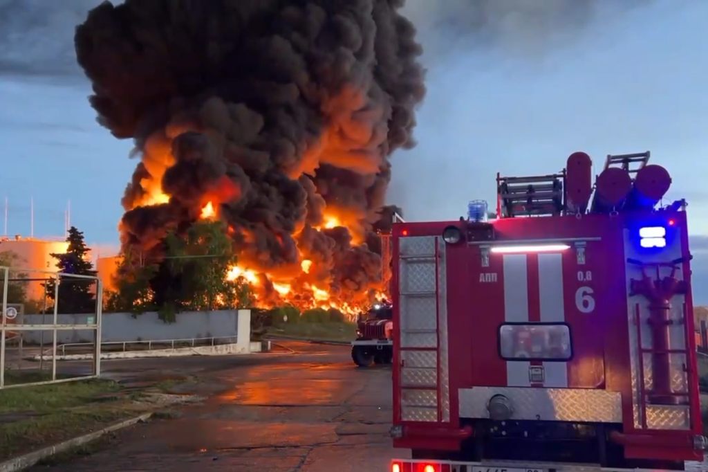 «Höchste Alarmstufe»: Treibstofftank auf Krim in Brand