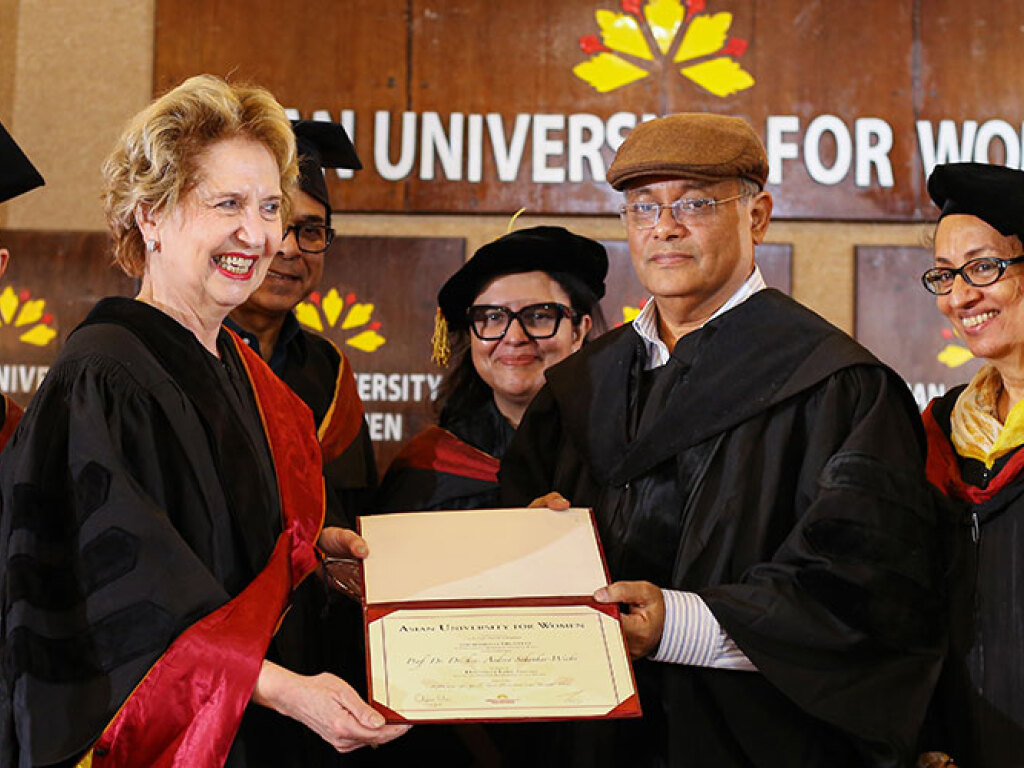 Basler Uni-Rektorin erhält Ehrendoktorwürde in Bangladesch