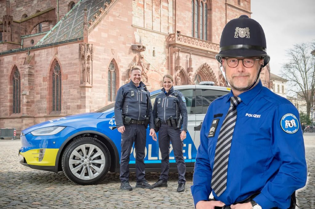 Neue Polizeiuniformen: Der Bobby-Helm feiert ein Comeback