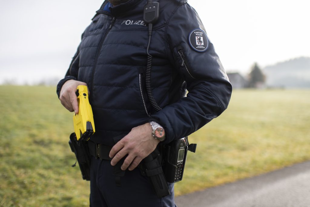 Neue Statistik zeigt: Die Polizei greift seltener zum Taser