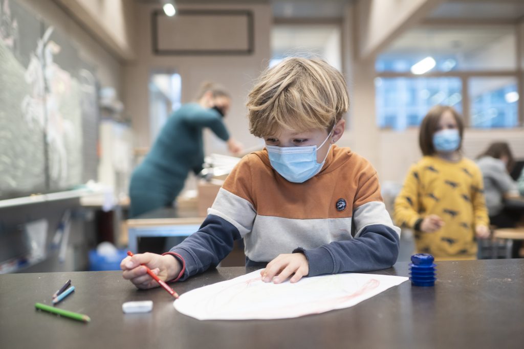 Maskenpflicht an Schulen war laut Studie wirksam gegen Corona