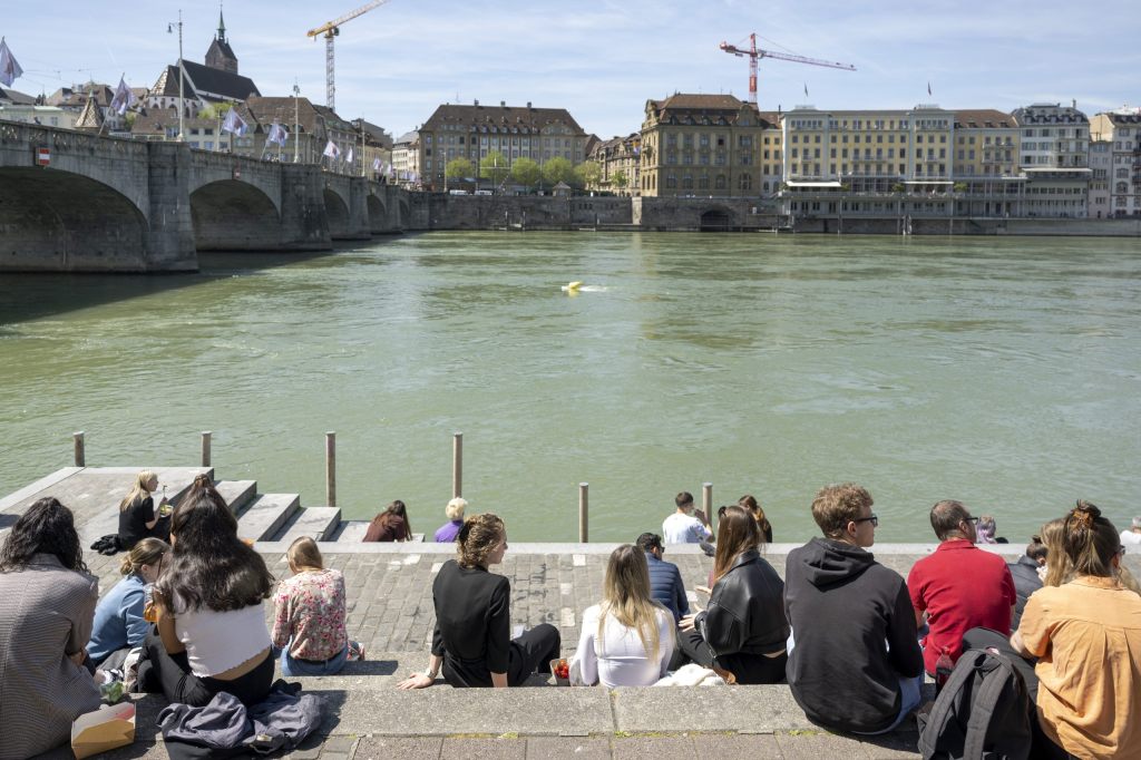 Sonnenstrahlen und gute Laune: Erster Sommertag an vielen Orten in der Schweiz