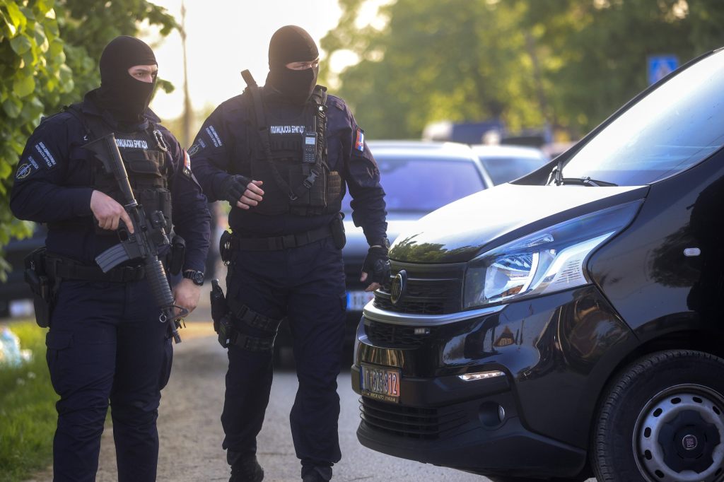 Mann schiesst auf Menschengruppe – Acht Tote