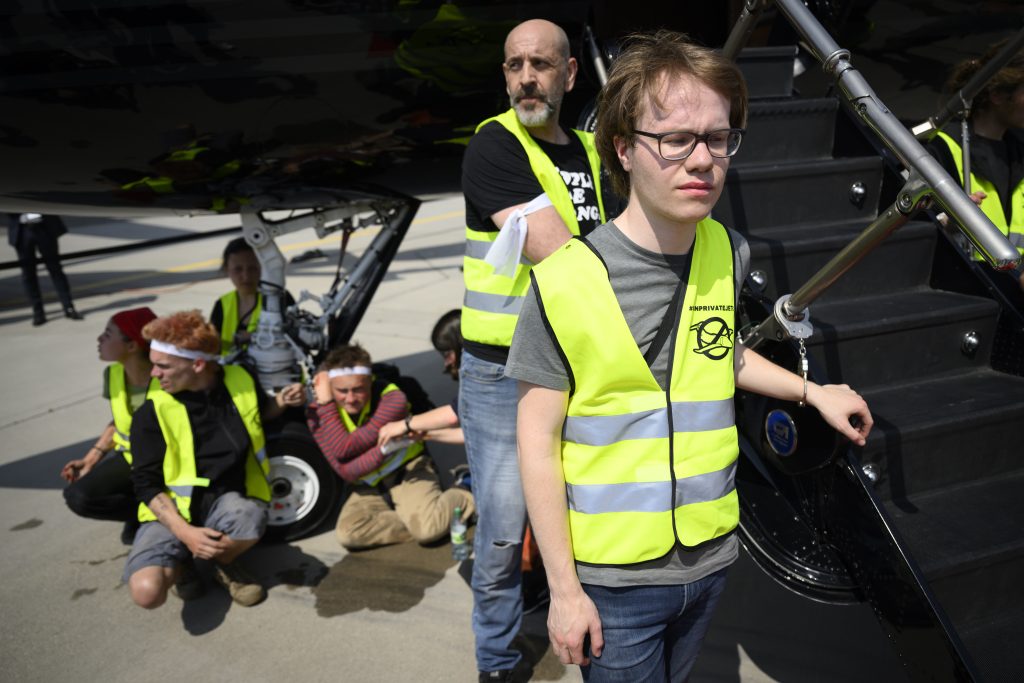 Klimaaktivisten legen Flugverkehr in Genf lahm