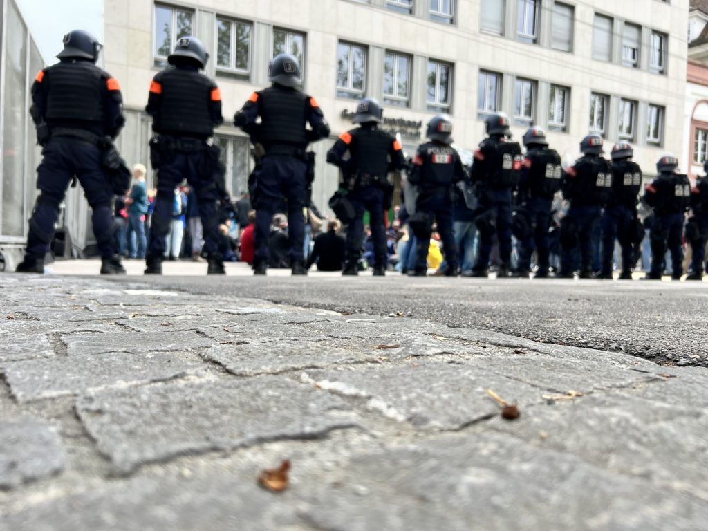 Stillstand in Basel  - ein Tag, der alle Beteiligten erschöpft zurücklässt