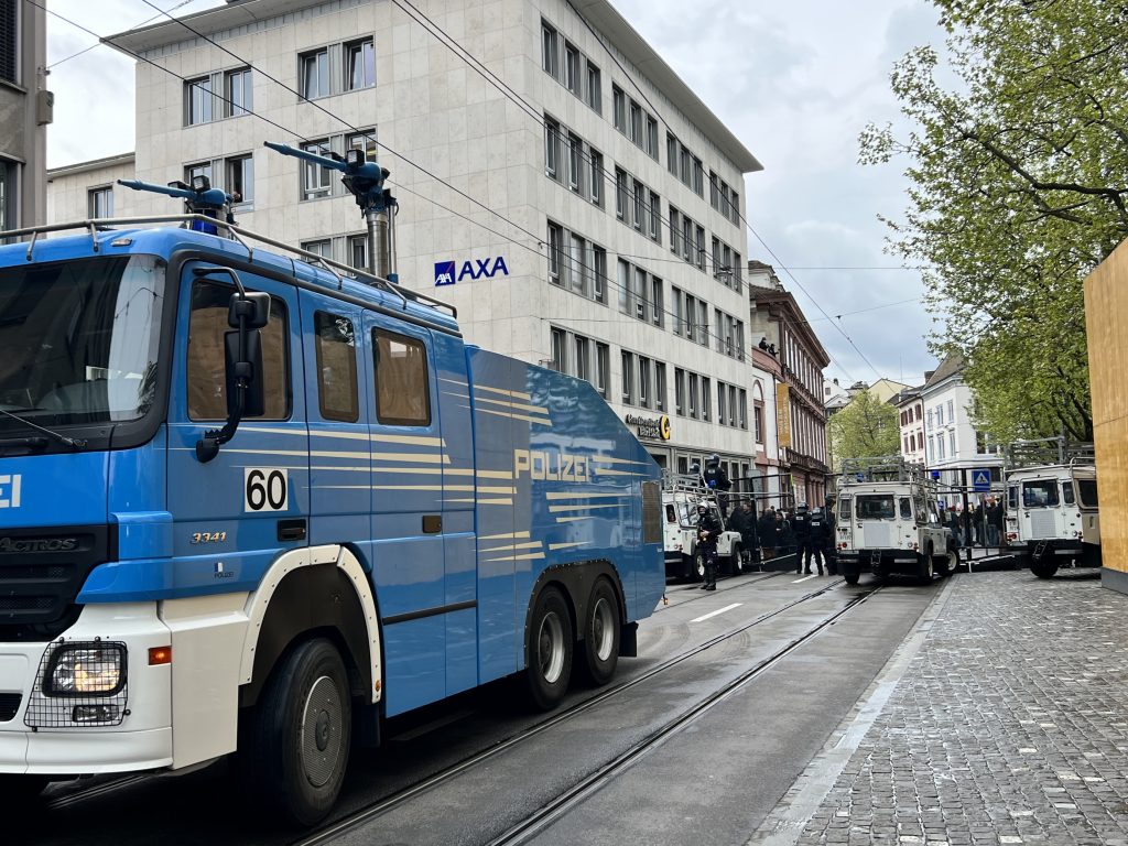 Stillstand in Basel  - ein Tag, der alle Beteiligten erschöpft zurücklässt