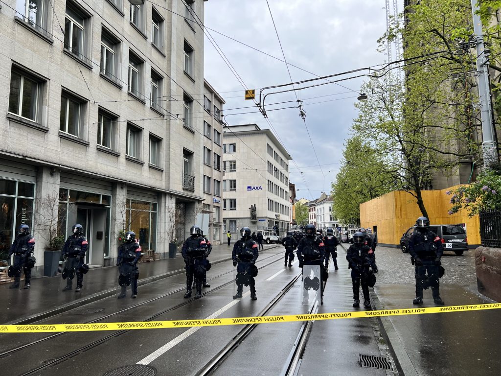 Stillstand in Basel  - ein Tag, der alle Beteiligten erschöpft zurücklässt