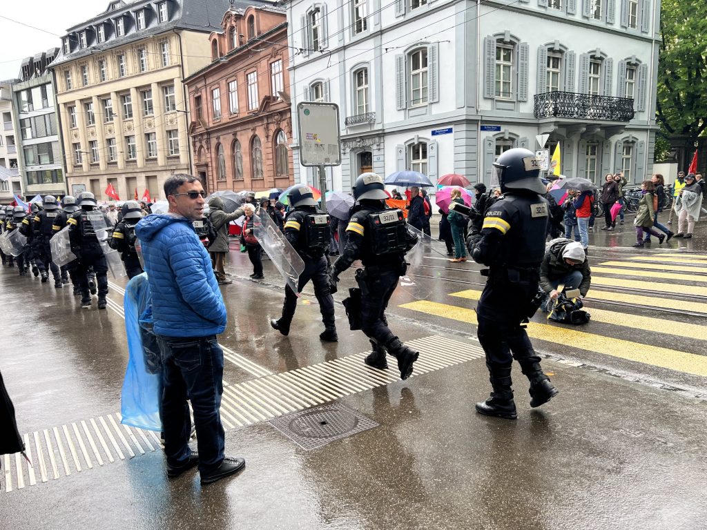 Stillstand in Basel  - ein Tag, der alle Beteiligten erschöpft zurücklässt