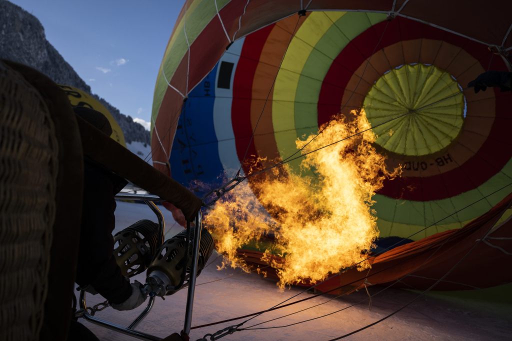 Auf der A1 tot aufgefunden: Mann stirbt nach Sturz aus Heissluftballon