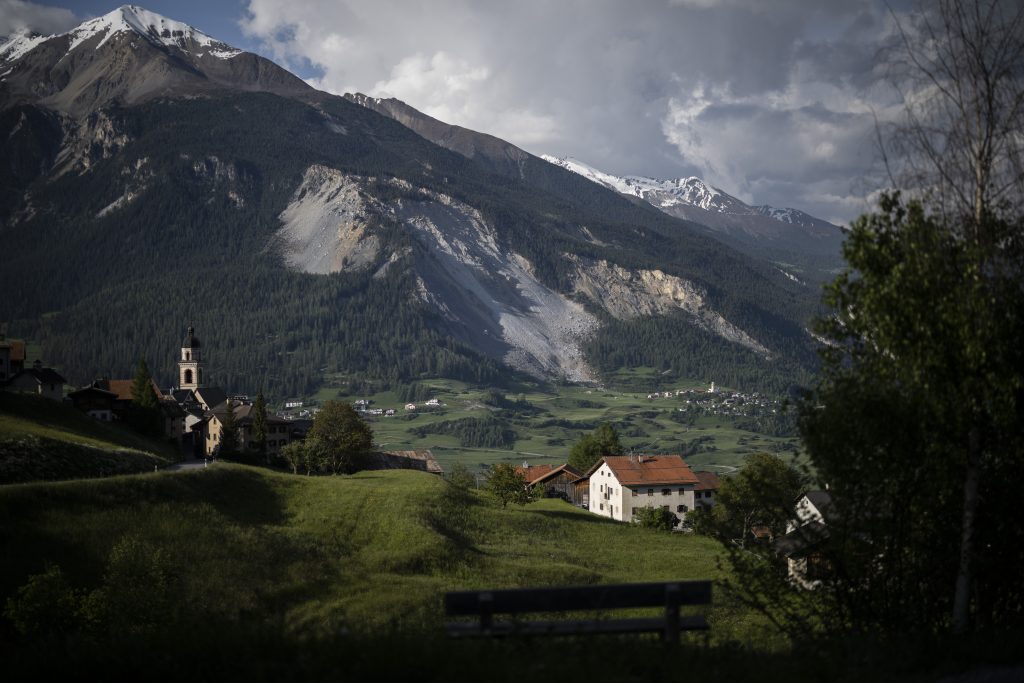 Brienzer auf Stippvisite im menschenleeren Dorf