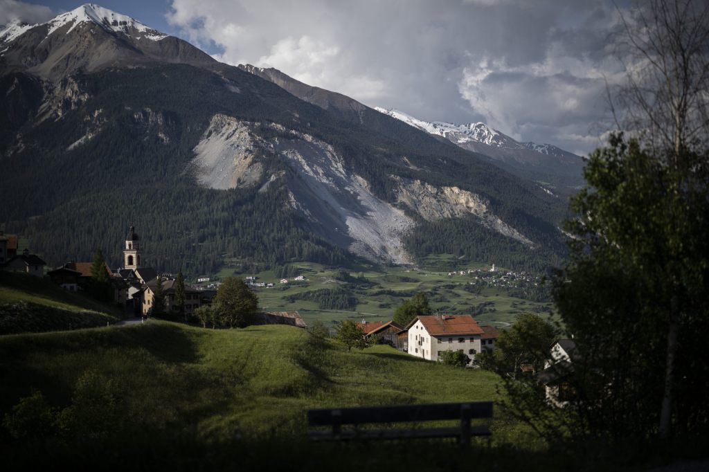 Brienzer auf Stippvisite im menschenleeren Dorf