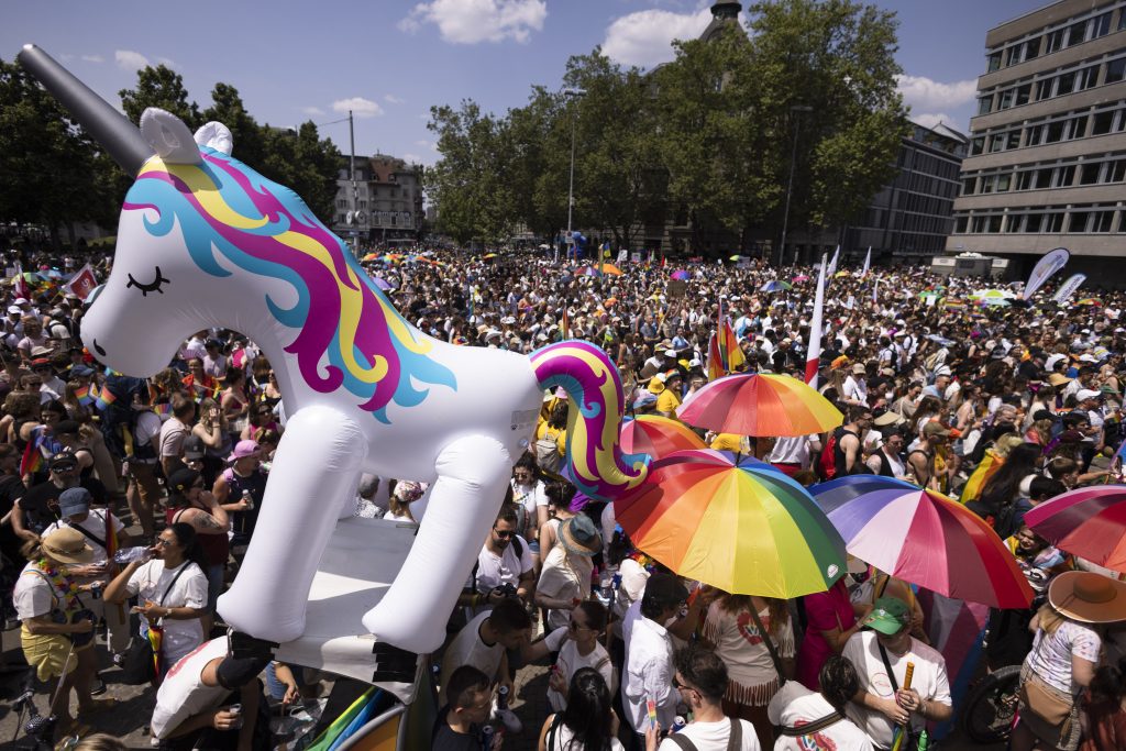 Tausende feiern an der Pride in Zürich