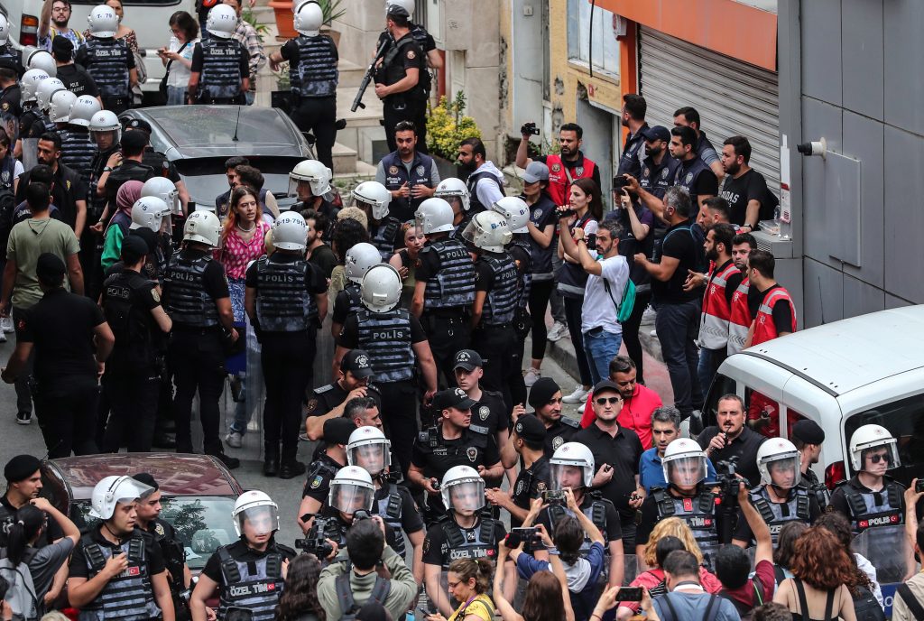 Pride-Parade in Istanbul &#8211; Polizei riegelt Zentrum ab